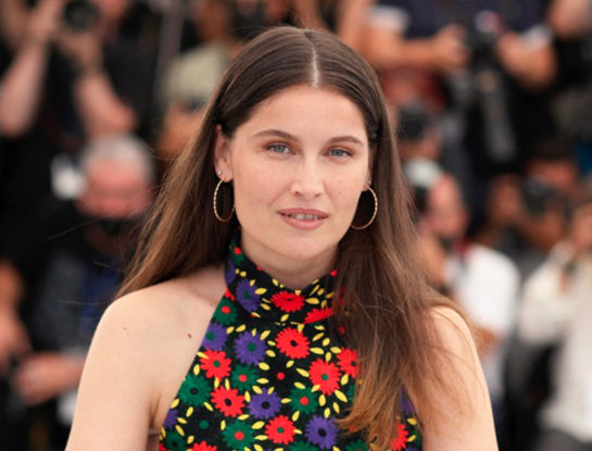 Laetitia Casta apostó a las flores y logró un look fresco y muy femenino