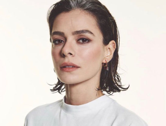 Özge Özpirinçci, Bahar en Fuerza de mujer, nos muestra cómo llevar la prenda it de este invierno 2021