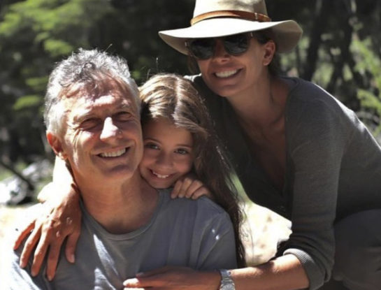 La selfie que se tomó Juliana Awada para demostrar que está feliz con Mauricio Macri y Antonia en Madrid