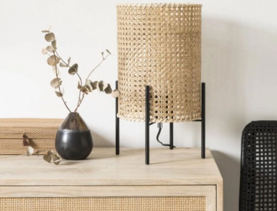 Las lámparas rejilla son el nuevo ítem tendencia de la decoración retro 2021