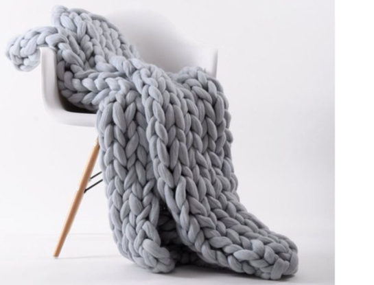 Las mantas nórdicas de punto XXL son las estrellas de la decoración de invierno