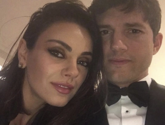 Mila Kunis y Ashton Kutcher y su particular manejo del baño de sus hijos
