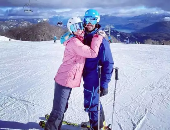 Las fotos de las vacaciones de Nicole Neumann y Urcera: ski y un romántico baño de inmersión juntos