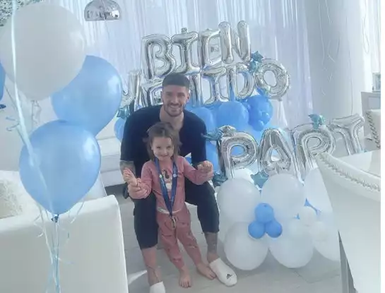 La historia de Rodrigo de Paul, el jugador emblema de la Selección: vive desde los 21 en Europa, está en pareja hace diez años y está a punto de ser padre por segunda vez