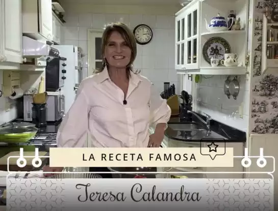#LaRecetaFamosa: Teresa Calandra nos abre las puertas de su casa y cocina su propia versión del Apple Crumble