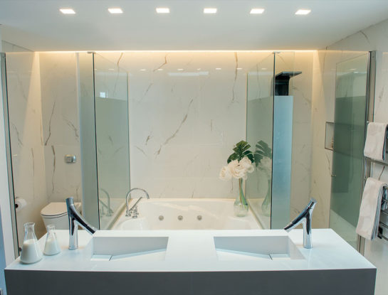 Video deco: un baño de vanguardia y de autor