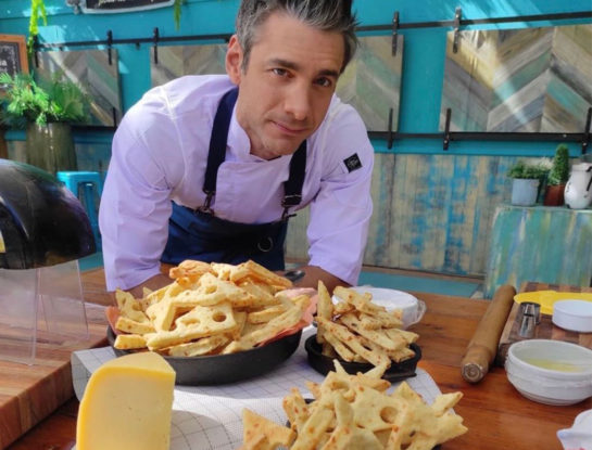 La receta de las galletitas de queso de Rodrigo Cascón que vas a adorar