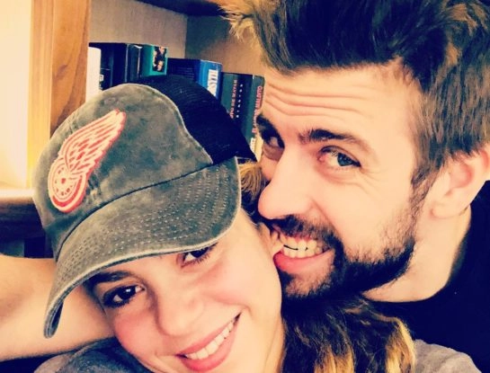 Gerard Piqué revela en selfies cómo es la impresionante casa que comparte con Shakira