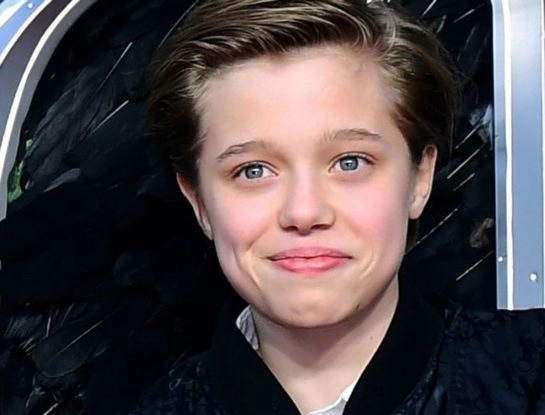 Así luce hoy John Jolie Pitt, el primer hijo biológico de Angelina y Brad, tras su tratamiento hormonal