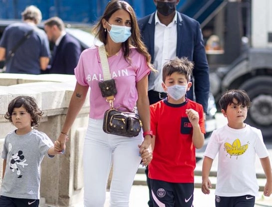 Cuánto sale el look que llevó Antonela Roccuzzo en su primer paseo por París