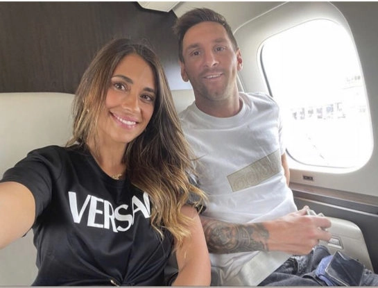 Antonela Roccuzzo armó su look con ítem alusivo para acompañar a Leo Messi