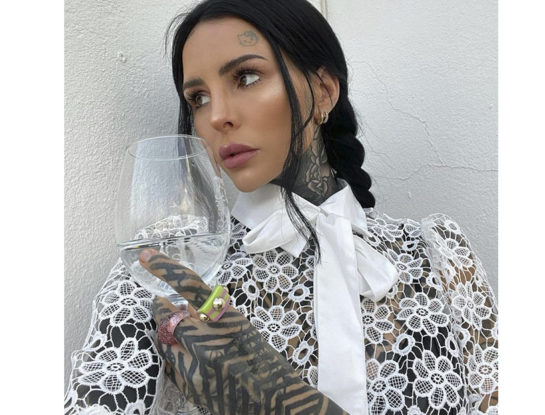 Cande Tinelli mostró su jugadísimo nail art bijou