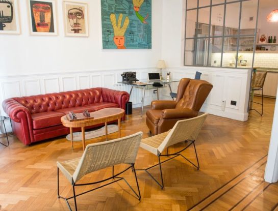 Recorremos un típico depto francés reciclado con estilo ecléctico