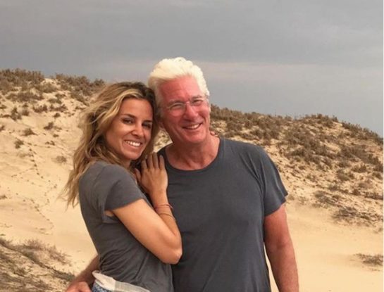 Richard Gere y su joven esposa, de vacaciones en España