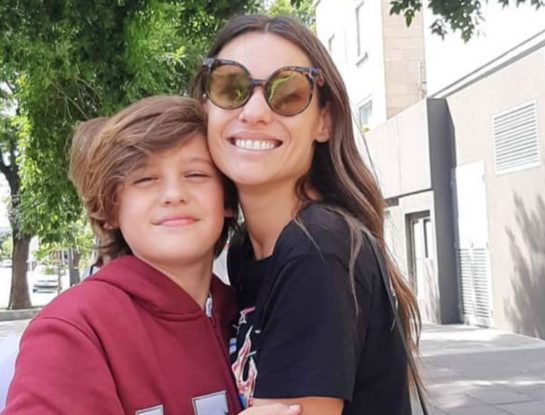 A horas del primer mes de Ana, Pampita compartió la primera foto con Bautista Vicuña: amor de hermanos