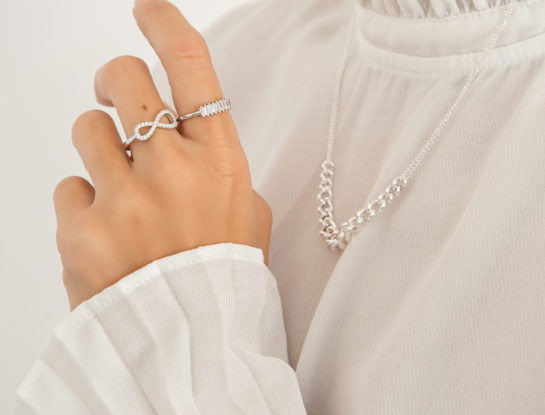 De Tita Merello y Evita a los accesorios del momento: el secreto para levantar cualquier outfit