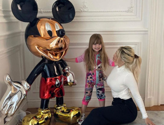 Wanda Nara nos muestra el living de su casa en París: es evidente su fanatismo por Mickey