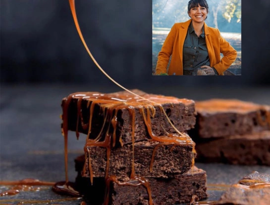 La original receta del brownie de chocolate y café de Felicitas Pizarro que se sirve con salsa de caramelo