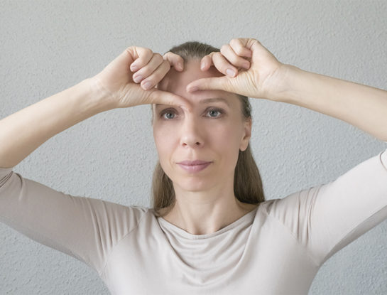 3 ejercicios de pilates facial: el método que relaja tensiones y previene la flaccidez