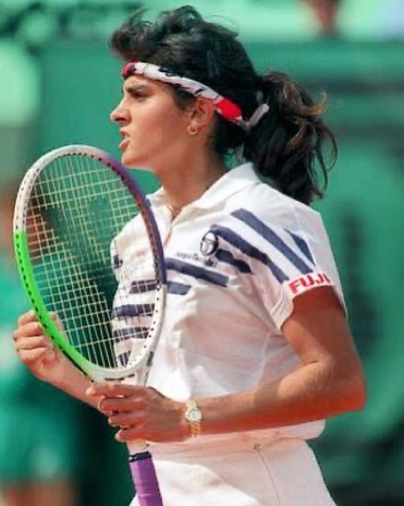 Concours Vilain Sympathique Gabriella Tennis Player Hote De Birmanie Regularite