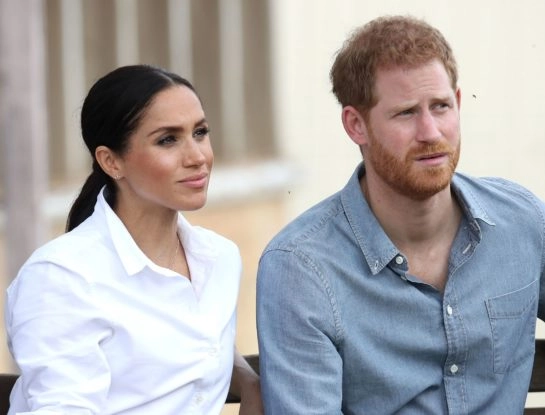 La reedición de la biografía de Meghan y Harry los aleja aún más de la familia real británica