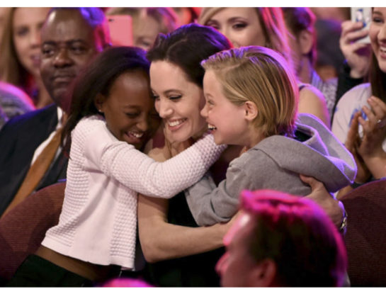 El tierno gesto de Shiloh y Zahara con su madre, Angelina Jolie