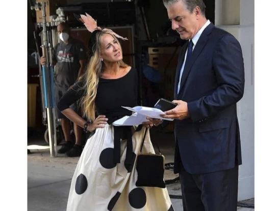 Carrie Bradshaw y el señor Big juntos en el primer video de And Just Like That