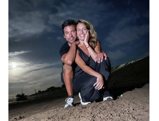 La historia de amor del Chino Leunis y María Magdalena: se conocieron en un curso, conviven hace un año en una familia ensamblada y se casaron por civil