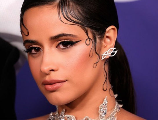 Camila Cabello debutó como actriz y eligió este look atrevido para la gran premiere