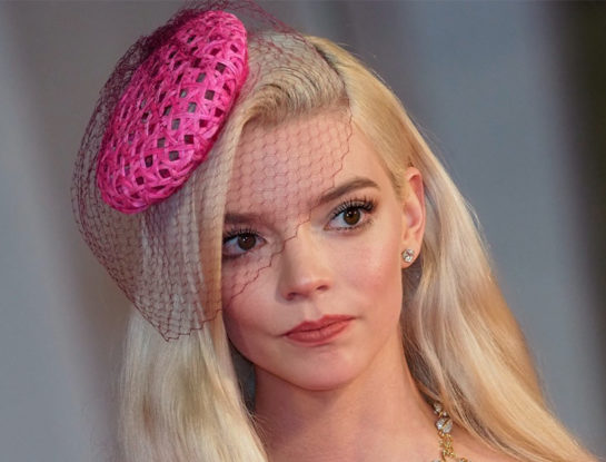 Anya Taylor-Joy llevó el color tendencia de la temporada a la alfombra roja de Venecia