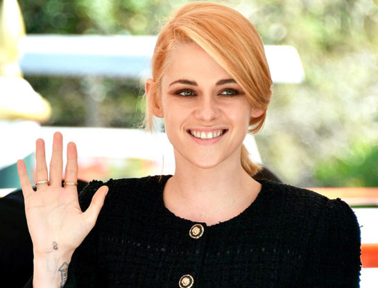 Divina, Kristen Stewart estrenó nuevo look en Venecia