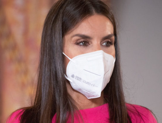 Letizia transforma su look con unos originales zapatos