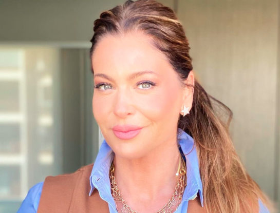 Karina Mazzocco convierte el chaleco sastrero en el nuevo blazer de verano