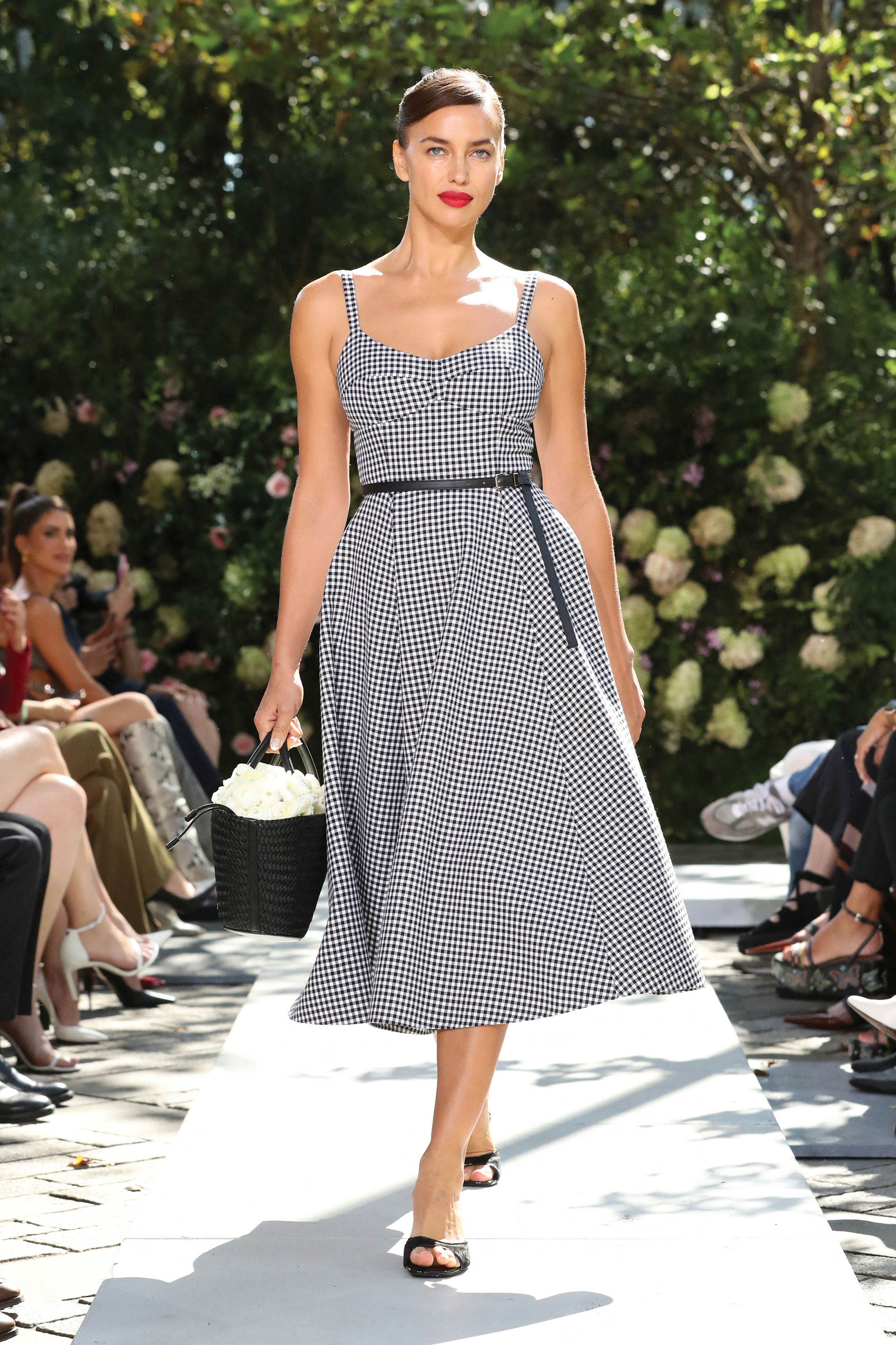 La nueva colección de Michael Kors propone siluetas para enamorarse –  Revista Para Ti