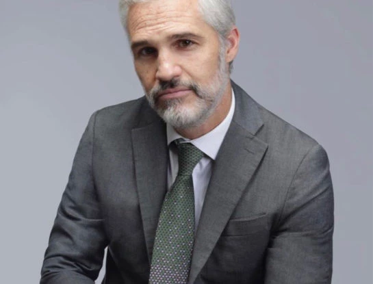 Esta es la primera foto de Juan Pablo Medina, el actor de La casa de las Flores,  luego de su trombosis