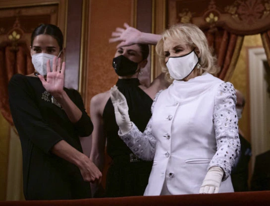 Las fotos de Mirtha Legrand y Juana Viale en el Teatro Colón: fueron acompañadas de Agustín Goldenhorn