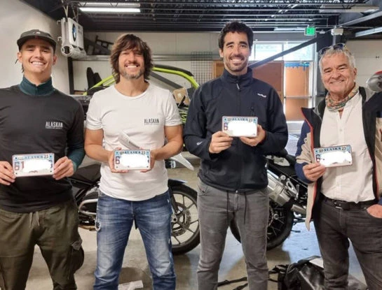 Quiénes son los Perros del Desierto: es el nombre del grupo de motoqueros de Nacho Viale y sus amigos, lo lidera "El Coronel" que es su padre y actualmente están en Alaska