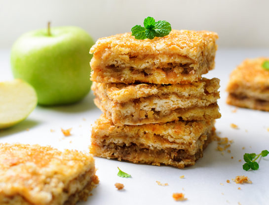 Torta saludable (deliciosa) de manzana con almendras y avena sin azúcar