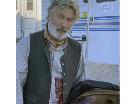 Las fotos después de la tragedia: la consternación de Alec Baldwin tras el fatal accidente que le quitó la vida a su compañera de trabajo
