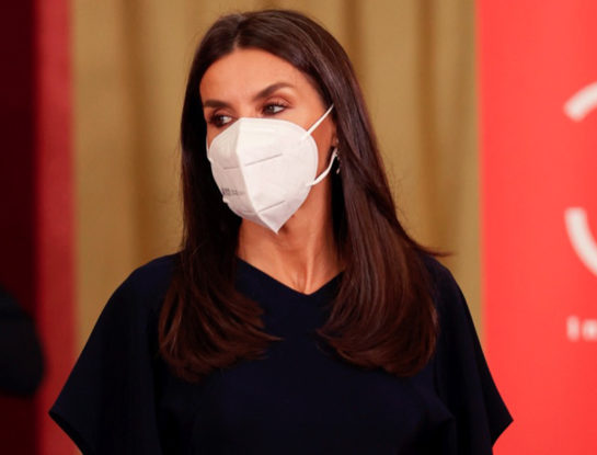 Letizia apuesta a una prenda ideal para un look working girl