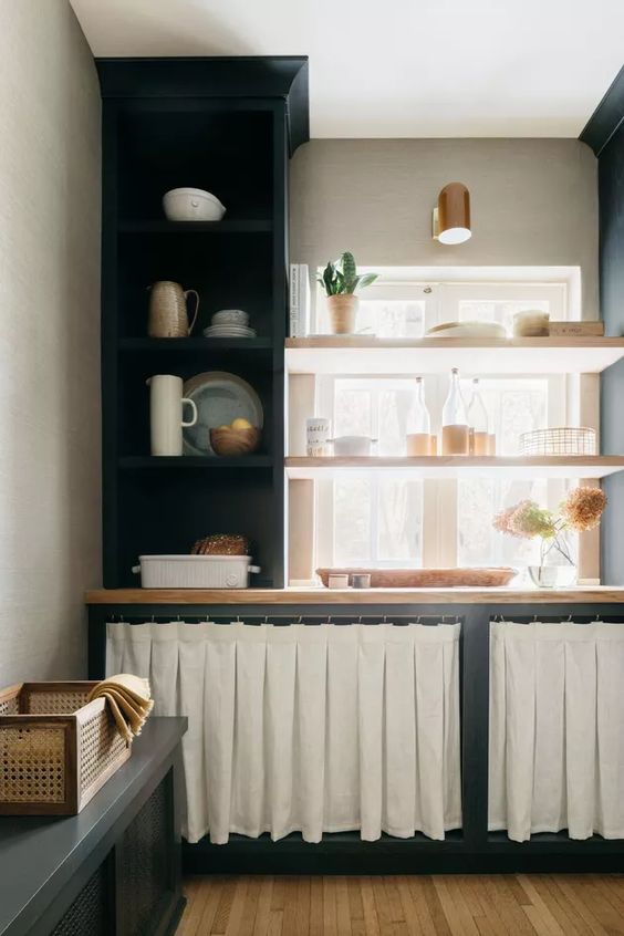 Las cortinas conquistan las alacenas: un recurso que volvió renovado y hoy es furor en redes – Revista Para