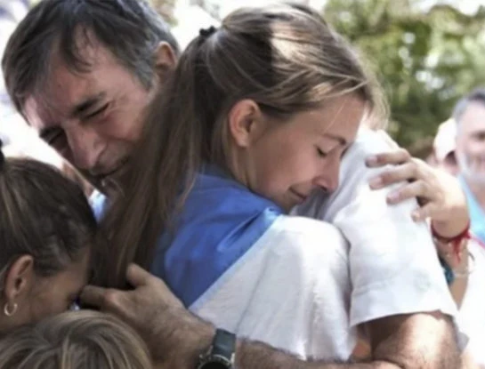María Eugenia Sequeiros, la mujer incondicional de Esteban Bullrich en su momento más difícil: están juntos hace 22 años, tienen 5 hijos y lo acompaña en su enfermedad