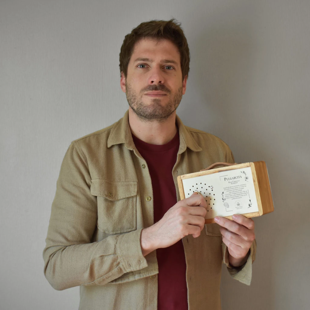 Germán Bertinat, creador de La Maravillosa Calle Bolton, "le da cuerda" a su sueño emprendedor cumplido.