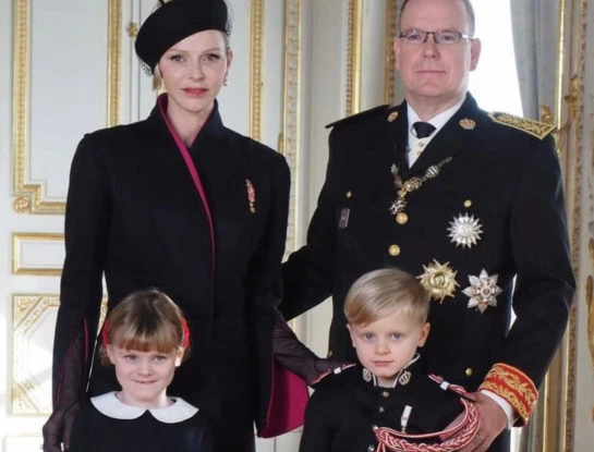 La princesa Charlene volvió a Mónaco y llegó con un regalo muy especial para sus hijos