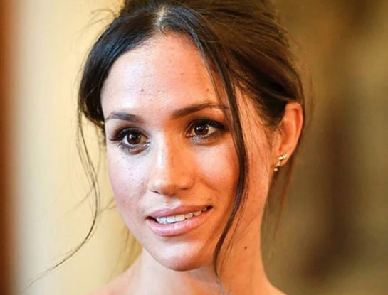 Cuánto sale la espectacular blusa que tiene Meghan y que además es tendencia