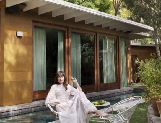 La fabulosa mansión que vendió Dakota Johnson antes de mudarse con Chris Martin