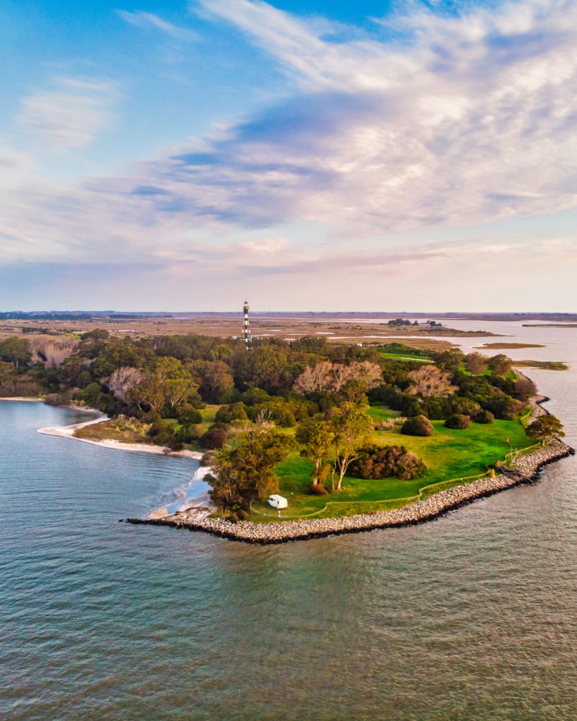 La imagen tiene un atributo ALT vacío; su nombre de archivo es Faro-Punta-Rasa-819x1024.jpeg