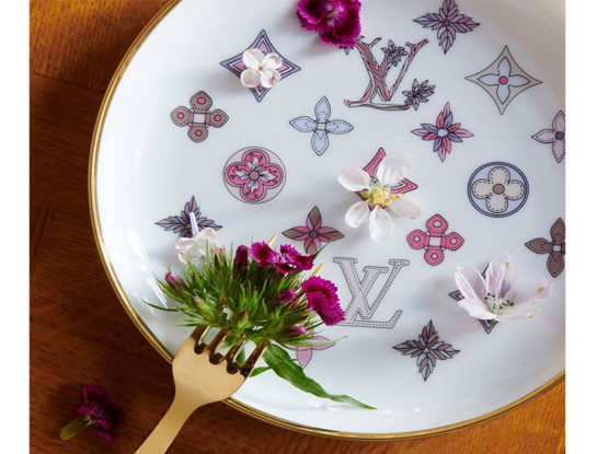 ¡Divinos! Louis Vuitton presenta su nuevo diseño de platos de porcelana: elegantes y coloridos, son perfectos para vestir la mesa esta temporada