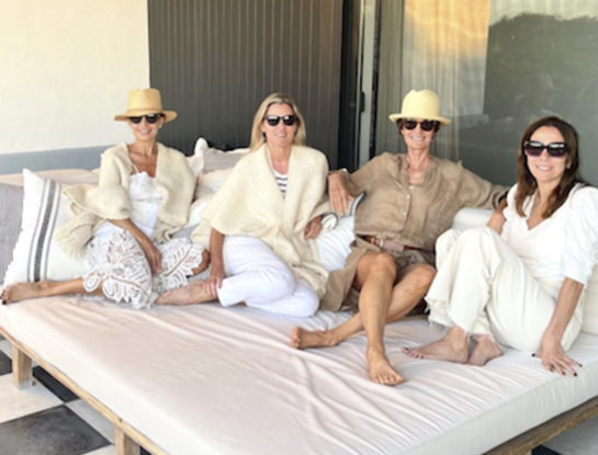Los looks de Juliana Awada y sus amigas anticipan los ítems imprescindibles para sumar a la valija y tener unas vacaciones estilo chic