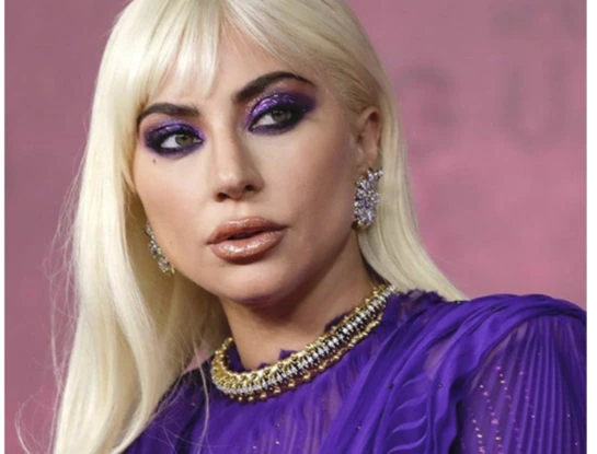 Lady Gaga impone el corte "ochentoso" que lució en House of Gucci